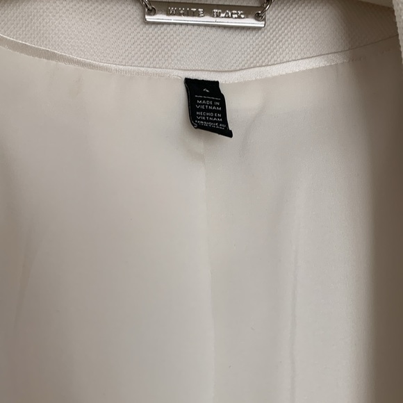 WHBM Size 4 Tailored One-Button Blazet - Picture 4 of 6